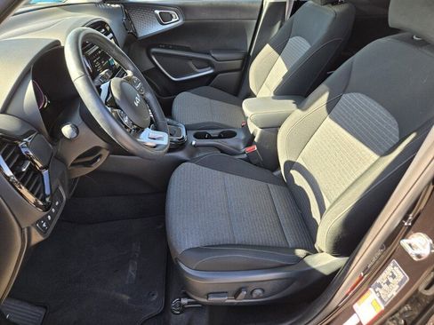 Certified 2025 Kia Soul EX FWD image 11