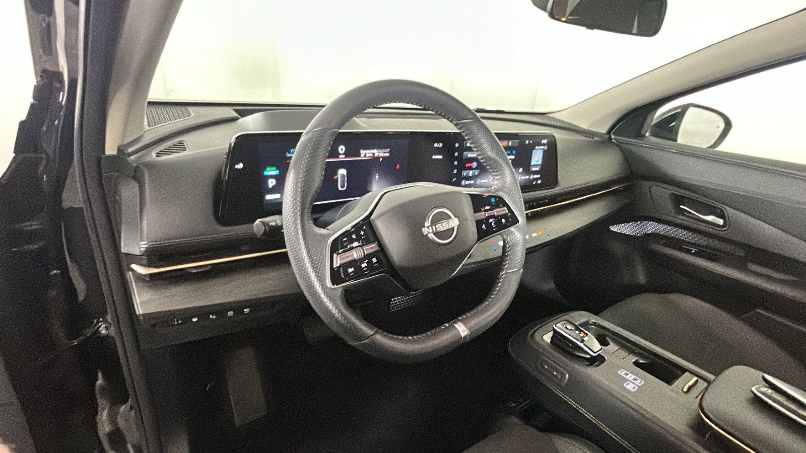 Used 2023 Nissan Ariya AWD image 16