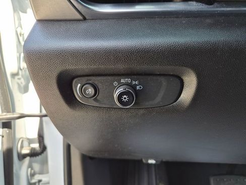 Used 2023 Chevrolet Traverse LT FWD image 17