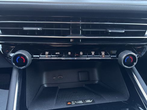 New 2025 Chevrolet Traverse LT w/ Midnight/Sport Edition image 30