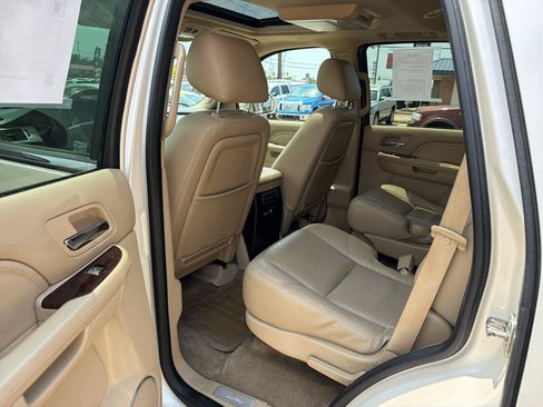 Used 2012 Cadillac Escalade Luxury RWD image 32