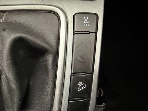 Used 2025 Kia Seltos LX AWD/4WD image 28