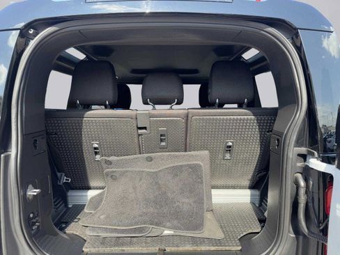 Used 2021 Land Rover Defender 90 image 48