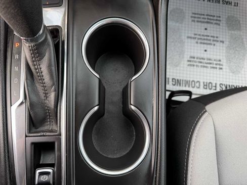 Used 2020 Chevrolet Equinox LS image 18