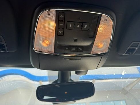Used 2019 Jeep Grand Cherokee Altitude AWD/4WD image 17