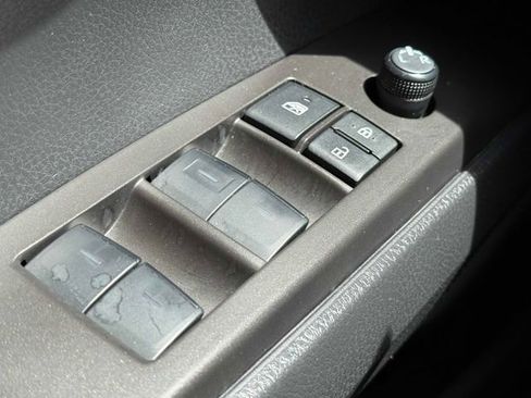 Used 2023 Toyota Camry SE image 15