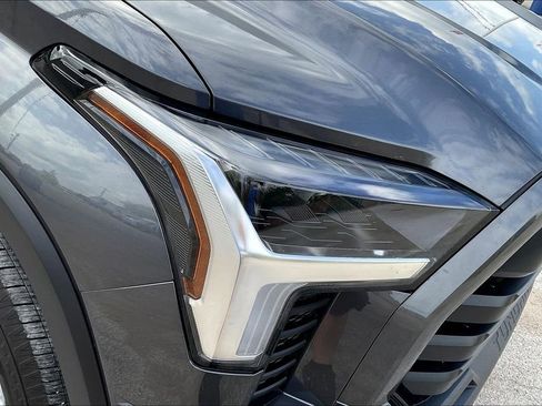 Used 2025 Toyota Tundra SR5 AWD/4WD image 32