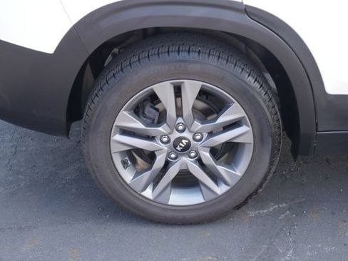 Used 2021 Kia Seltos S AWD/4WD image 11
