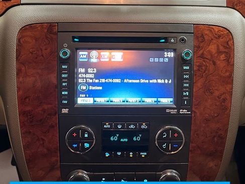 Used 2013 Chevrolet Avalanche LTZ image 16