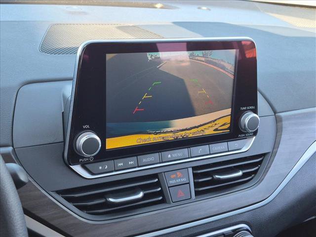 Used 2025 Nissan Altima 2.5 SV FWD image 11
