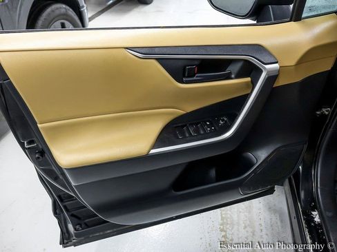 Used 2019 Toyota RAV4 LE image 20