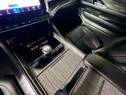 Used 2022 Jeep Wagoneer Series III w/ Premium Group I image 26