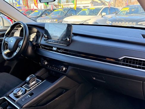 Used 2024 Mitsubishi Outlander Ralliart image 24