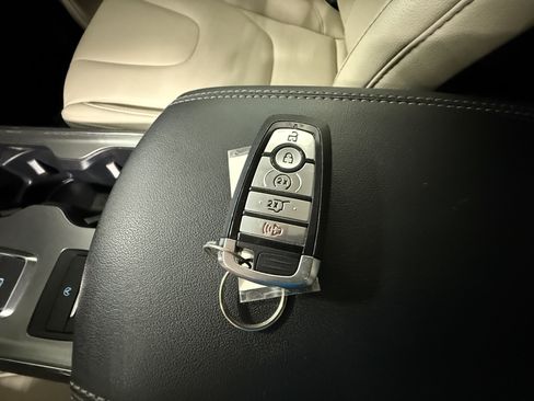 Used 2022 Ford Edge Titanium AWD/4WD image 27