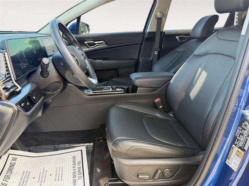 Used 2025 Kia Sportage EX FWD image 10