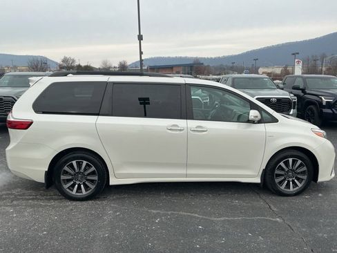 Used 2018 Toyota Sienna Limited Premium image 4