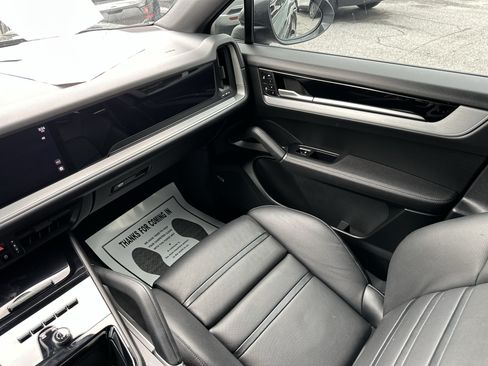 Certified 2024 Porsche Cayenne Coupe AWD/4WD image 14