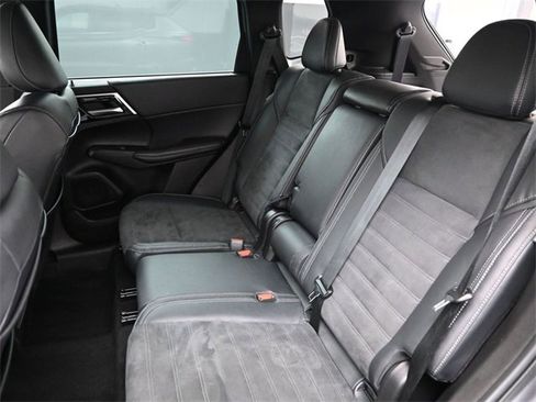 Used 2023 Mitsubishi Outlander SE image 12