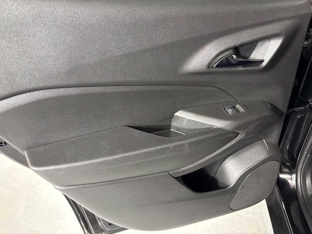 Used 2025 Chevrolet Trax LT FWD image 33