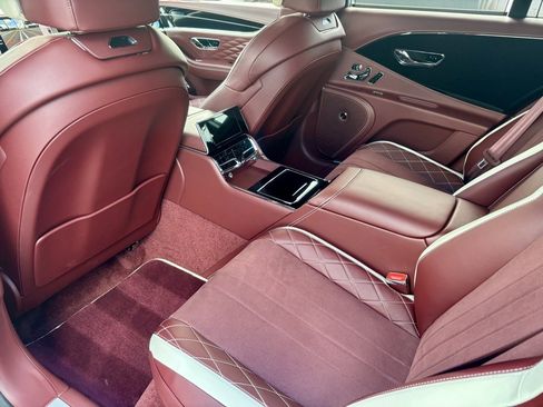Used 2024 Bentley Flying Spur W12 image 21