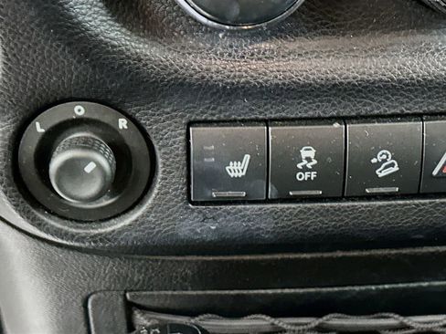 Used 2013 Jeep Wrangler Unlimited Sahara image 19