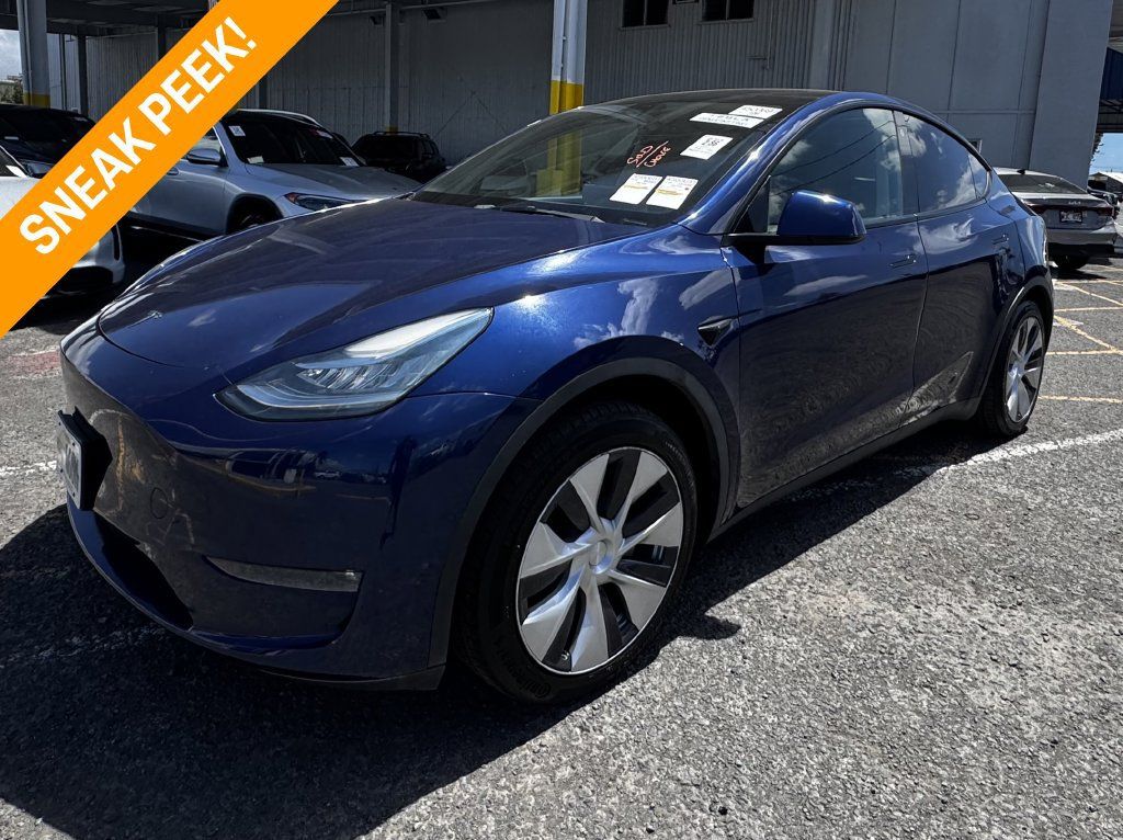 Used 2022 Tesla Model Y Long Range AWD/4WD image 1