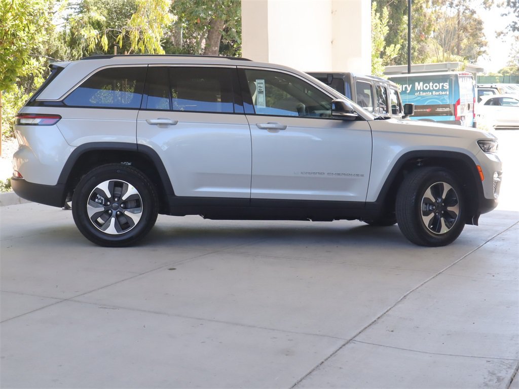 New 2023 Jeep Grand Cherokee Overland w/ Rear Seat Video Group I RWD image 4