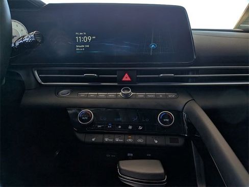 Used 2025 Hyundai Elantra Limited image 19