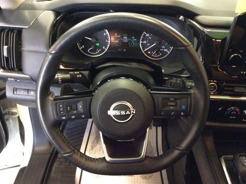 Used 2024 Nissan Pathfinder SL w/ Black Appearance Package image 20