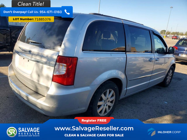 Used 2012 Chrysler Town & Country Touring w/ Entertainment Group #1 FWD image 4
