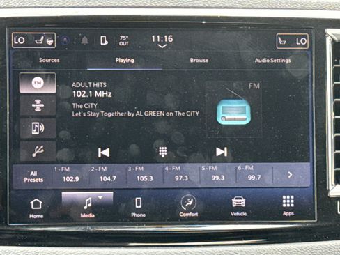 Used 2024 Chrysler Pacifica Touring-L FWD image 17