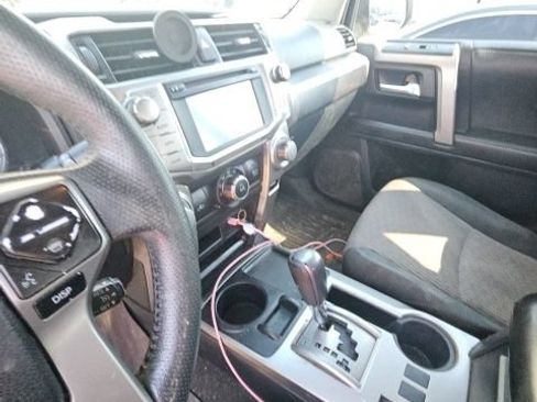 Used 2014 Toyota 4Runner SR5 RWD image 10
