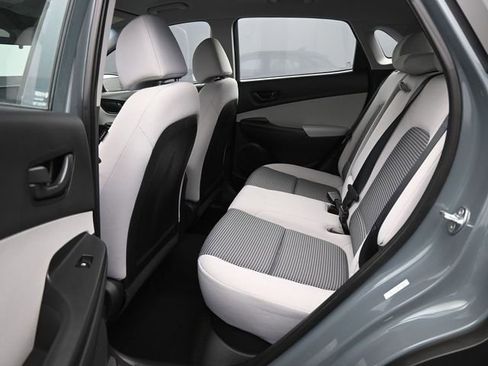 Used 2022 Hyundai Kona SE image 34