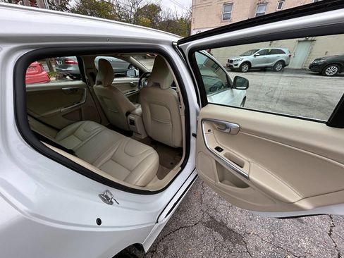 Used 2015 Volvo V60 T5 Premier image 8