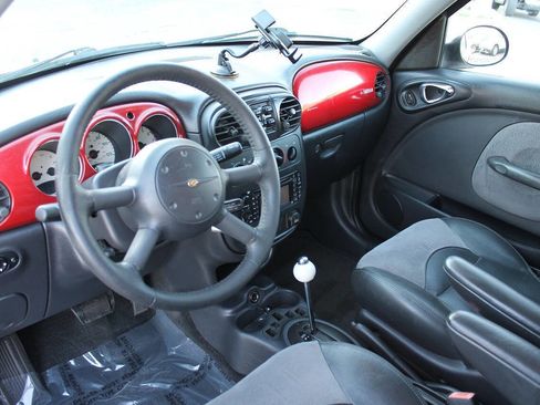 Used 2004 Chrysler PT Cruiser Limited FWD image 22