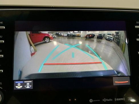 Used 2019 Toyota Avalon XLE w/ Moonroof Package image 19