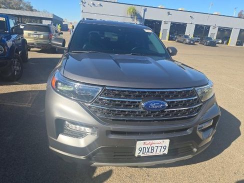 Used 2022 Ford Explorer XLT w/ Equipment Group 202A image 2