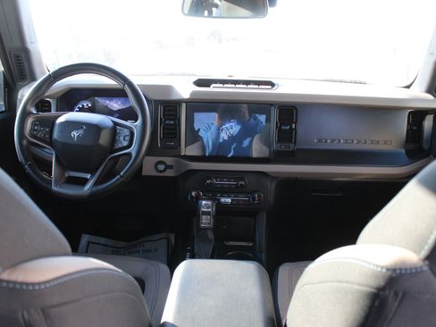 Used 2022 Ford Bronco Wildtrak image 16