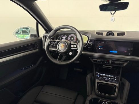 Certified 2025 Porsche Cayenne 3.0T image 19