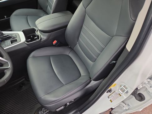 Used 2023 Toyota RAV4 XLE Premium image 13