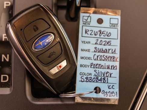 Used 2025 Subaru Crosstrek 2.0i Premium image 30