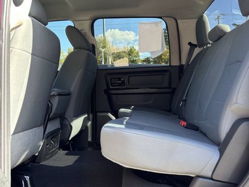Used 2018 RAM 1500 Express AWD/4WD image 16
