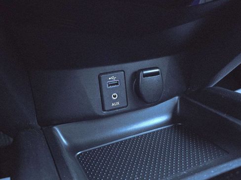 Used 2017 Nissan Rogue SV image 17