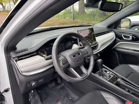 Used 2025 Jeep Compass Limited AWD/4WD image 34