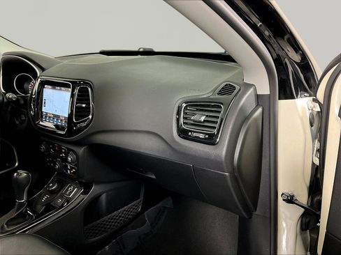 Used 2018 Jeep Compass Limited w/ Navigation Group AWD/4WD image 26