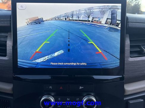 Used 2024 Ford Expedition Limited image 7