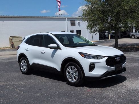 Used 2023 Ford Escape Active w/ Tech Pack #2 FWD image 2