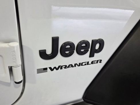 Used 2025 Jeep Wrangler Sport AWD/4WD image 13