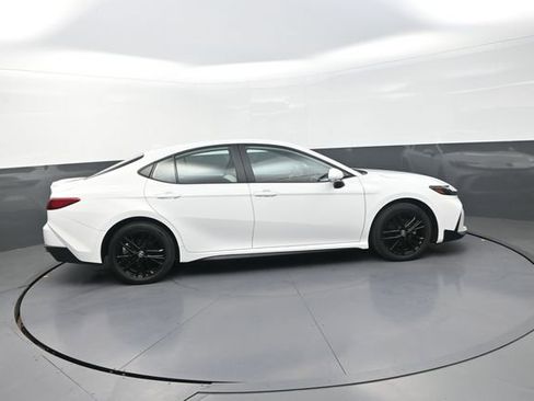 Used 2025 Toyota Camry SE w/ Convenience Package image 24