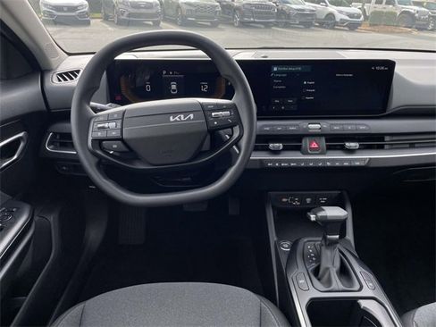 New 2025 Kia K4 LXS image 21